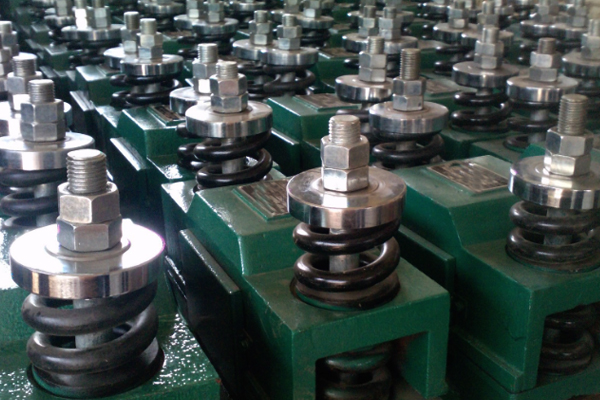 聯源機電廠家一批倉壁振動器完工了，發貨準備中